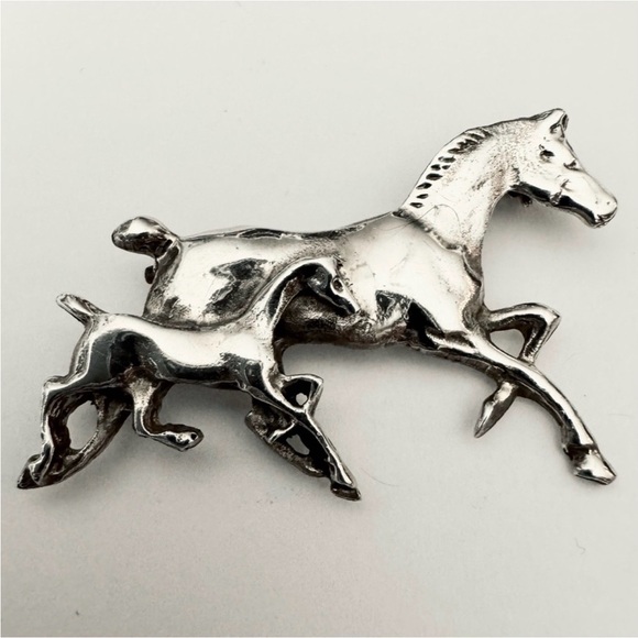 Sterling Silver Horse Brooch - Picture 2 of 11